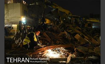 سومین شب عملیات امداد ونجات حادثه پلاسکو 13