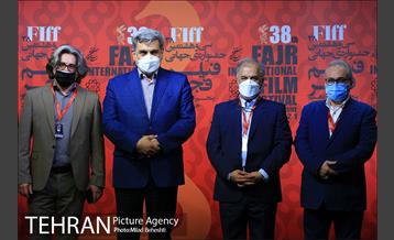 بازدید شهردار تهران از سی و هشتمین جشنواره جهانی فیلم فجر 3
