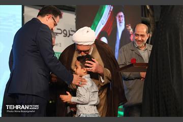 اهتزاز پرچم سبز رضوی بر فراز برج پرچم ایران 5