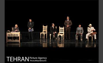 نمایش راپورت های شبانه دکتر مصدق‎ 6