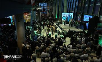 اهتزاز پرچم سبز رضوی بر فراز برج پرچم ایران 8