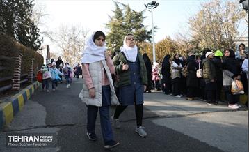 پنجره‌ای رو به آسمان آبی در منطقه 3 34