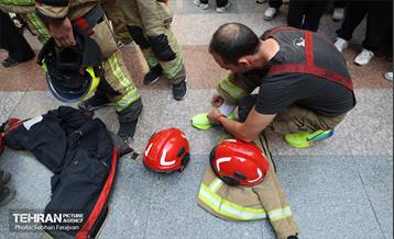 مسابقه پله‌نوردی آتش‌نشانان در برج میلاد 58