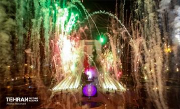 نورافشانی میدان آزادی در حمایت از تیم ملی 13