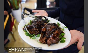 رستوران پردیس قلهک با پرسنل ناشنوا  27