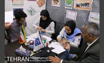 غرفه سلامت به مناسبت هفته سلامت در زیرگذر تئاتر شهر 12