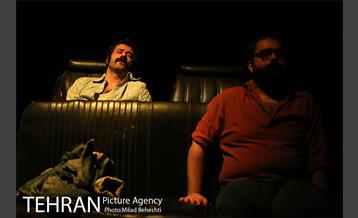 نمایش فیل در تاریکی 11