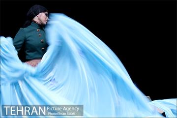 نمایش خانه‌اى در انتهاى خیابان بهار 17