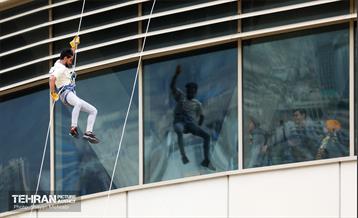 پرش چتربازان از برج میلاد تهران 18