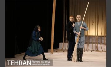 نمایش کابوس حضرت اشرف‎ 3