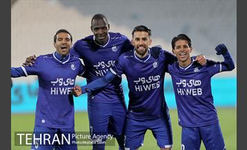 دیدار تیم‌های فوتبال استقلال و آلومینیوم اراک  27