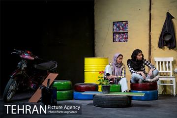 نمایش «هجده سالگی» 12