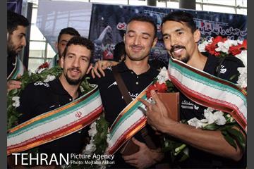 بازگشت تیم ملی والیبال به ایران 16