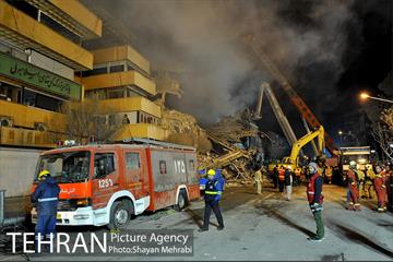 امداد رسانی شبانه در حادثه پلاسکو 42