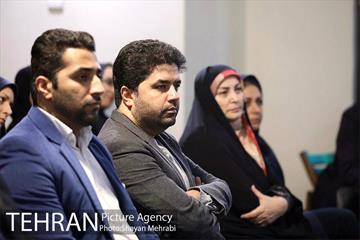 تقدیر از همکاران نویسنده و رونمایى از دوهفته نامه همگامان 8
