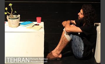 نمایش من من نیست، دشمن است و دشمن لجن است‎ 5