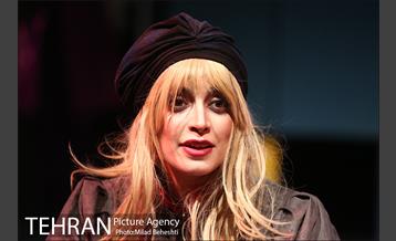 نمایش ماجرای عجیب سگی در شب 6