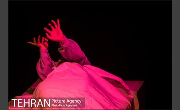 نمایش فقط چهل روزه بودم 3