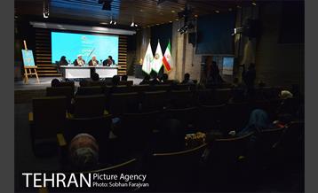 نشست گفتگو و بررسی کتاب تقاطع انقلاب  8