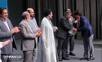 آیین تجلیل از برگزیدگان مناطق 22 گانه 37
