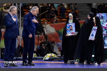 مراسم تجلیل از کشتی‌گیران قهرمان جهان (جشنی برای ایران) 79