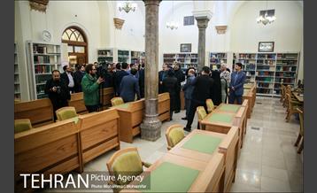 حضور پیروز حناچی در کتابخانه گردی الهام فخاری 16