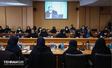 نشست شهردار با بانوان مدیر در شهرداری تهران 18