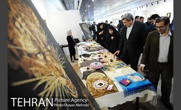 بازدید شهردار تهران از نمایشگاه دستاوردهاى هنرى زنان هنرمند داراى معلولیت 10