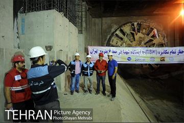 ورود دستگاه تمام مکانیزه(TBM) به ایستگاه مترو شهدا 26