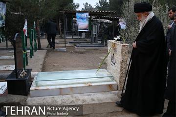 حضور رهبر انقلاب در مرقد مطهر امام راحل و گلزار شهدای بهشت زهرا 10