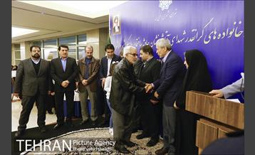 نشست صمیمانه خانواده های شهدای آتش نشان حادثه ساختمان پلاسکو با شهردار تهران 33