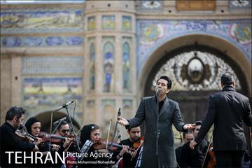 اجرای کنسرت محمد معتمدی 7