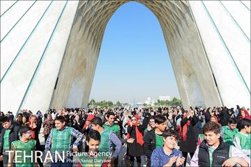 همایش زنگ تحرک و جشنواره بادبادک ها در میدان آزادی 12