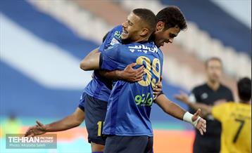 دیدار تیم‌های فوتبال استقلال و سپاهان 45