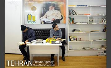 کتابگردی پیروز حناچی سرپرست شهرداری تهران در روز کتاب 20