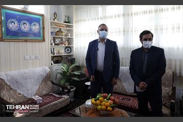 حضور شهردار تهران در منزل شهیدان خالقی پور 1