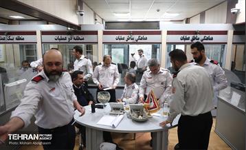 بازدید شهردار تهران از ستاد فرماندهی عملیات آتش نشانی 15