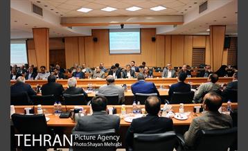 شوراى معاونین شهردار، شهرداران مناطق، مدیران عامل سازمان ها، شرکت ها و موسسات شهردارى تهران 13