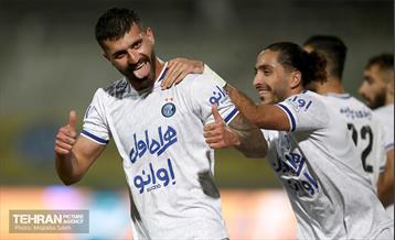 دیدار تیم‌های فوتبال پیکان و استقلال 37