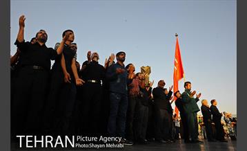 اجرای تعزیه در میدان امام حسین(ع)