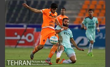 دیدار تیم های فوتبال پیکان تهران و سایپاتهران