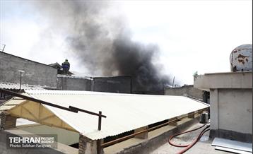 آتش‌سوزی انبار چسب در بازار تهران 36