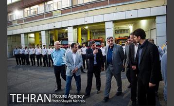 بازدید شهردار تهران از خسارت آتش سوزی اخیر میدان حسن آباد 36