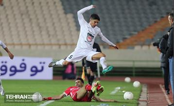 دیدار تیم های فوتبال پرسپولیس و ذوب آهن  11