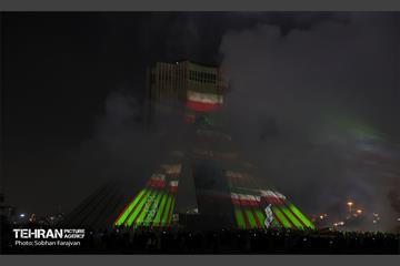 نورافشانی جشن پیروزی انقلاب اسلامی در میدان آزادی 19