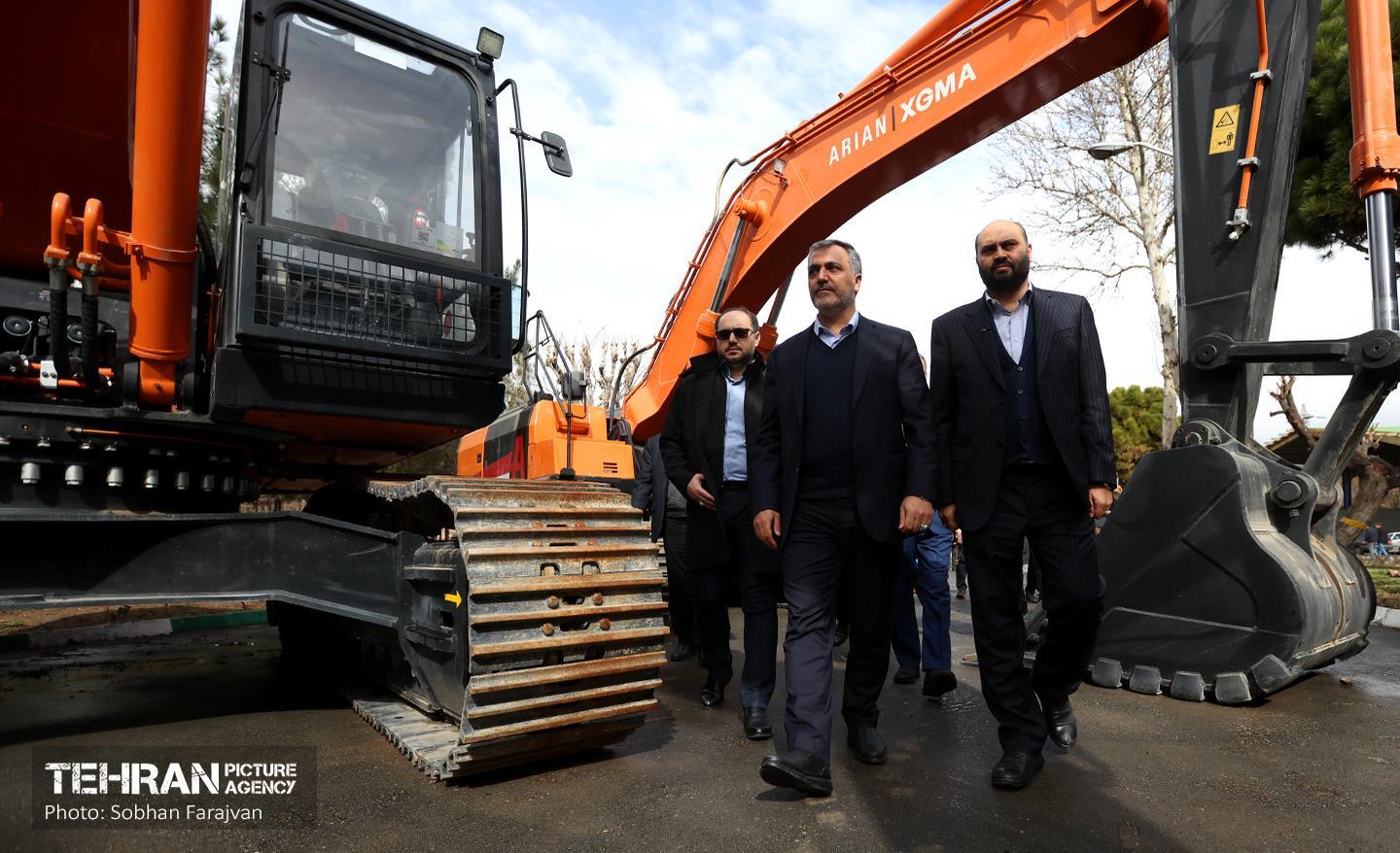 رونمایی از ماشین آلات سازمان مدیریت پسماند 11