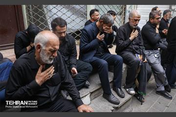 عزاداری روز عاشورا به نیابت از رهبر شهید انقلاب 16