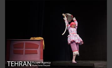 نمایش «شب اسرارآمیز»‎ 15