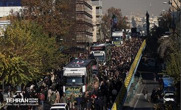 تشییع پیکرهای ۱۰۰ شهید گمنام از مقابل دانشگاه تهران 26