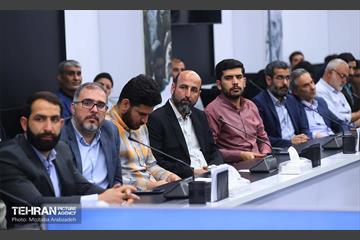 نشست صمیمانه اعضای گروه‌های جهادی با شهردار تهران 17